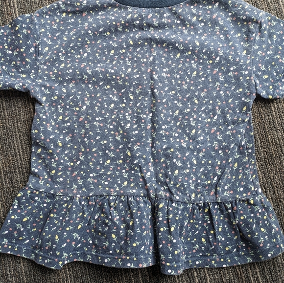 👉10/10$  T-shirt 2T - Picture 5 of 5